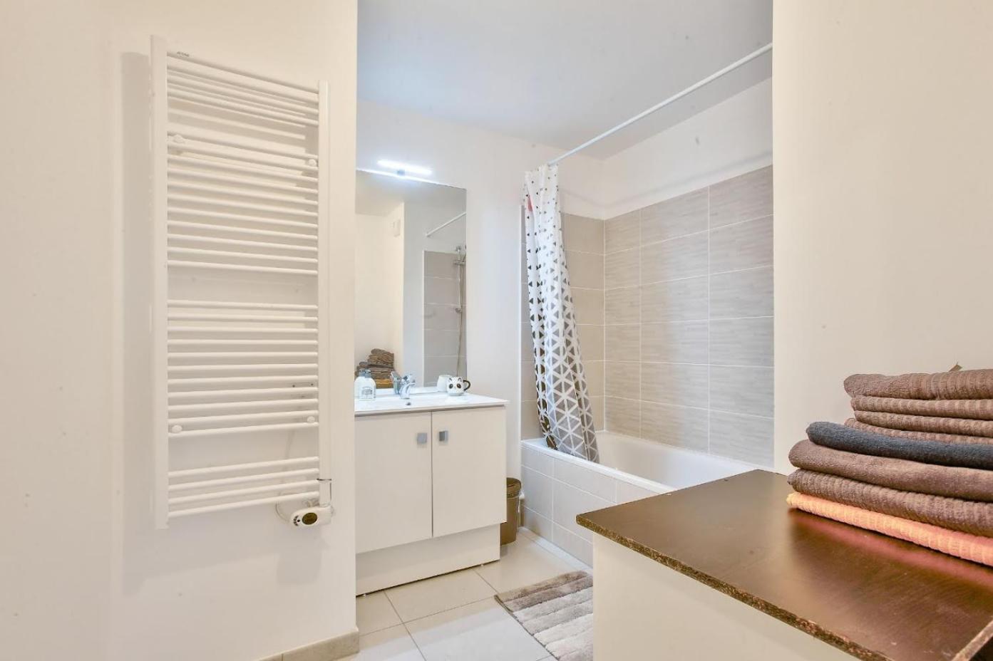 Appartement Privee Dans Un En Colocation, Parking Gratuit *